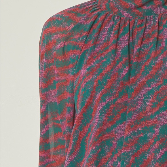 🌹🌹🌹ENTRO Tie in the back blouse🌹🌹🌹 - Picture 5 of 10